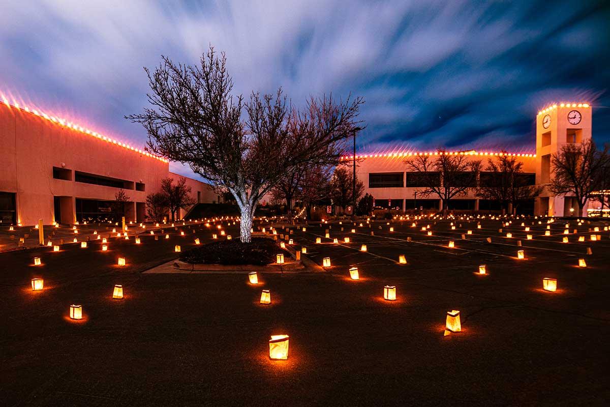 火博体育 Campus during the luminarias.